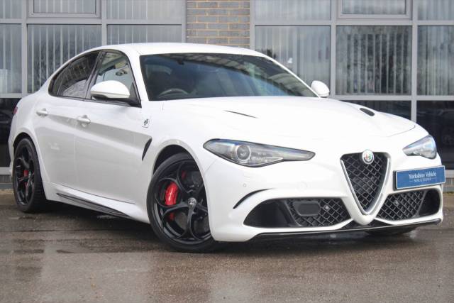 Alfa Romeo Giulia 2.9 V6 Bi-Turbo Quadrifoglio Auto Euro 6 (s/s) 4dr Saloon Petrol White