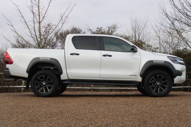 2023 Toyota Hilux 2.8 D-4D Invincible X Auto 4WD Euro 6 (s/s) 4dr