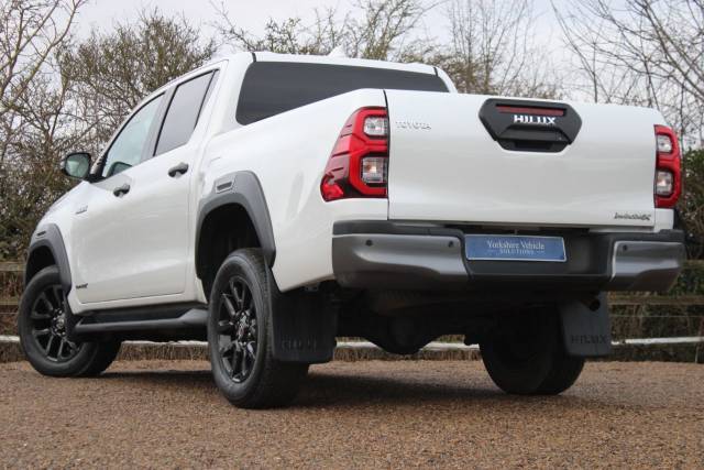 2023 Toyota Hilux 2.8 D-4D Invincible X Auto 4WD Euro 6 (s/s) 4dr