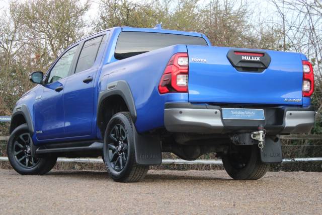 2023 Toyota Hilux 2.8 D-4D Invincible X Auto 4WD Euro 6 (s/s) 4dr